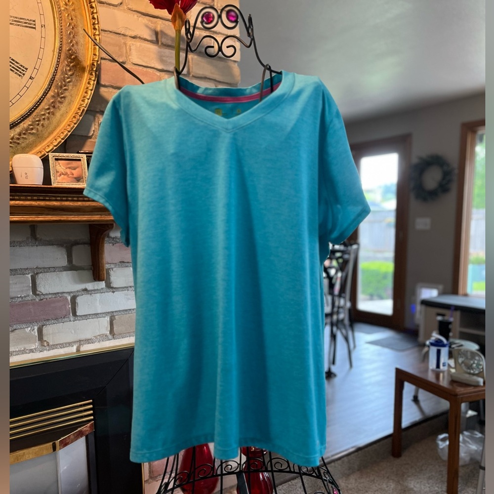 Xersion Women’s Sky blue/Aqua dry fit tee. Size 2X